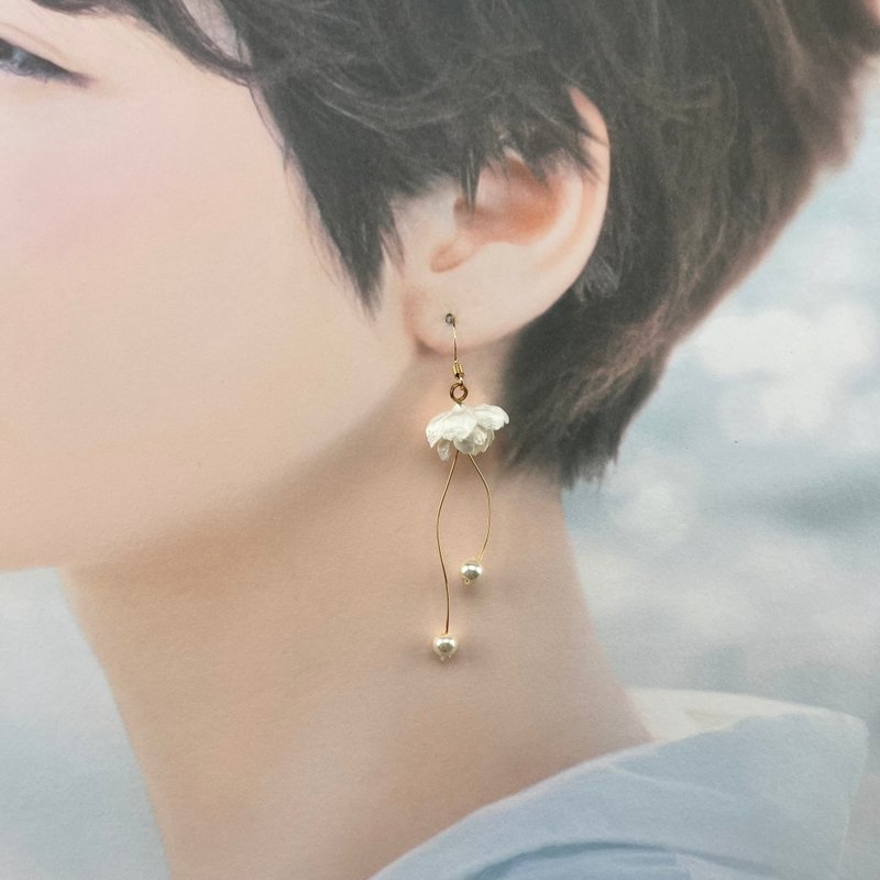 Zola | Lightweight Double Droplet Pearl Earrings - ต่างหู - เรซิน ขาว