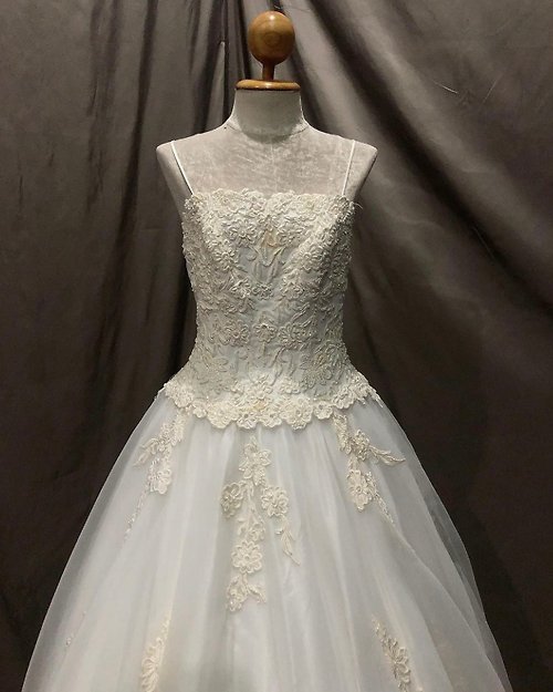 Mori Lee 1994  Gorgeous wedding dress, Beautiful wedding dresses, Wedding  gowns vintage