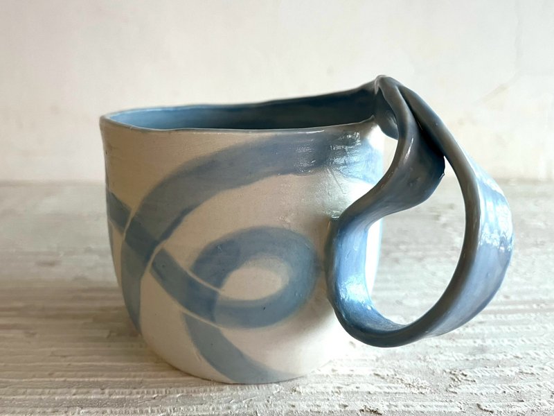 藍白交纏造型握把咖啡杯(售完再製款)_陶器馬克杯 - 咖啡杯/馬克杯 - 瓷 藍色