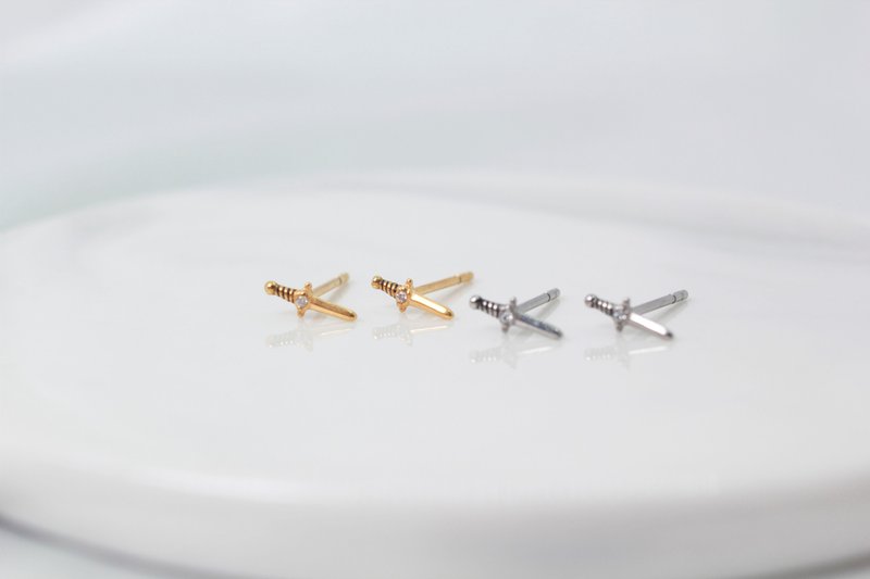 [SWS Jewelry] Handsome Little Sword Medical Steel Earrings Anti-allergic General Fine Needle - Earrings & Clip-ons - Precious Metals Multicolor