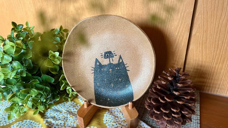手工貓咪盤－029夜燈喵 - 盤子/餐盤/盤架 - 陶 卡其色