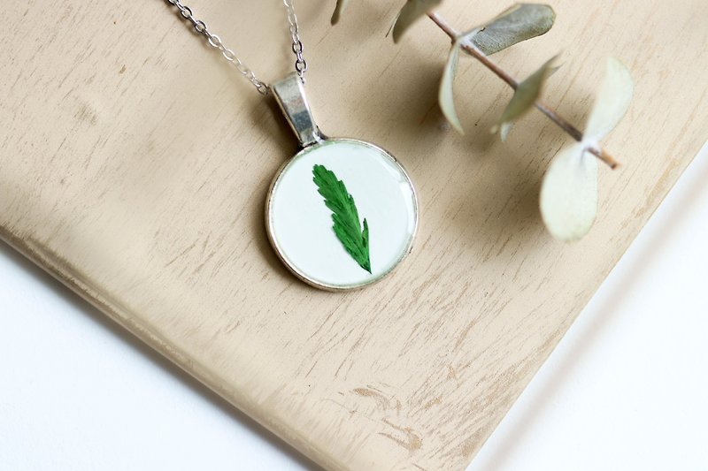 Fern (BG-White) – Necklace 20 mm. - สร้อยคอ - พืช/ดอกไม้ สีเขียว