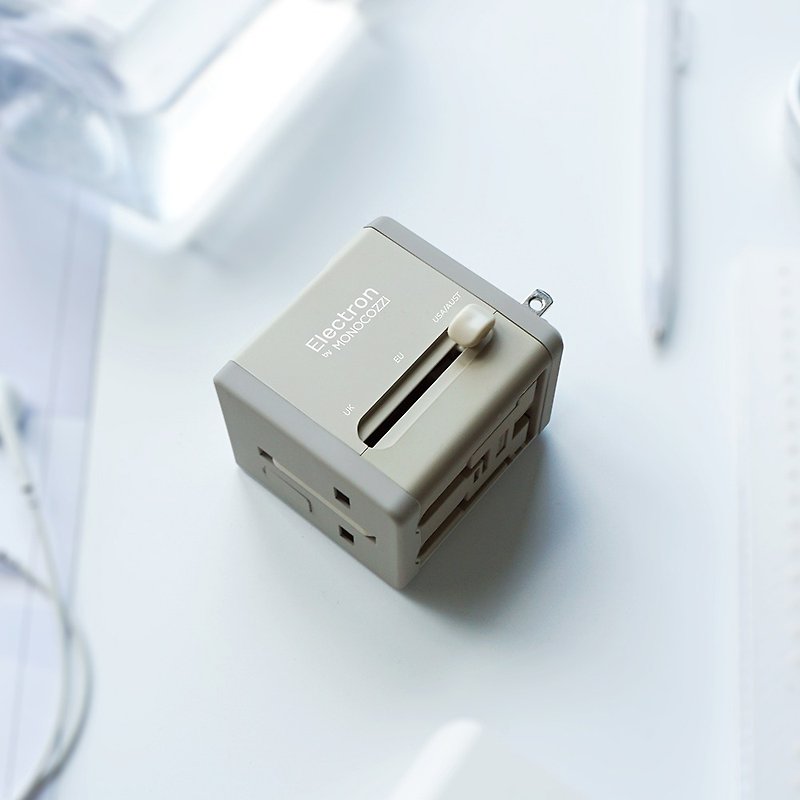 Smighty | Global Adaptor with 2.1A Dual USB connectors - อื่นๆ - พลาสติก สีกากี