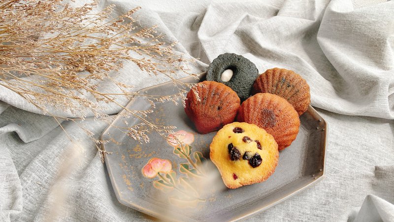 [2024 Mid-Autumn Festival Gift Box] Huayue-Pangpang stuffed madeleine five-in-one Mid-Autumn Festival gift box - เค้กและของหวาน - วัสดุอื่นๆ 