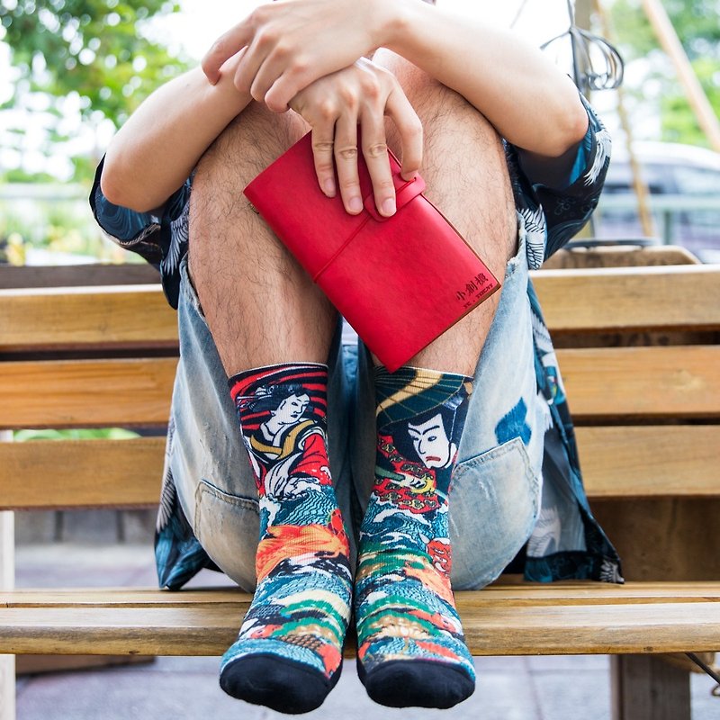【小創襪】初遇款 浮世繪 藝伎 東洋風 日式風 海浪  登山襪 黑紅 - 襪子 - 棉．麻 紅色