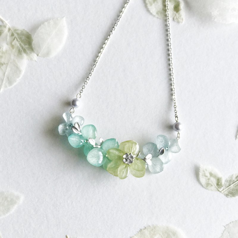 [Fleur d'amour] Real flower jewellery Hydrangea (Light Blue+Light Green) necklace 18KGP - Necklaces - Plants & Flowers Green