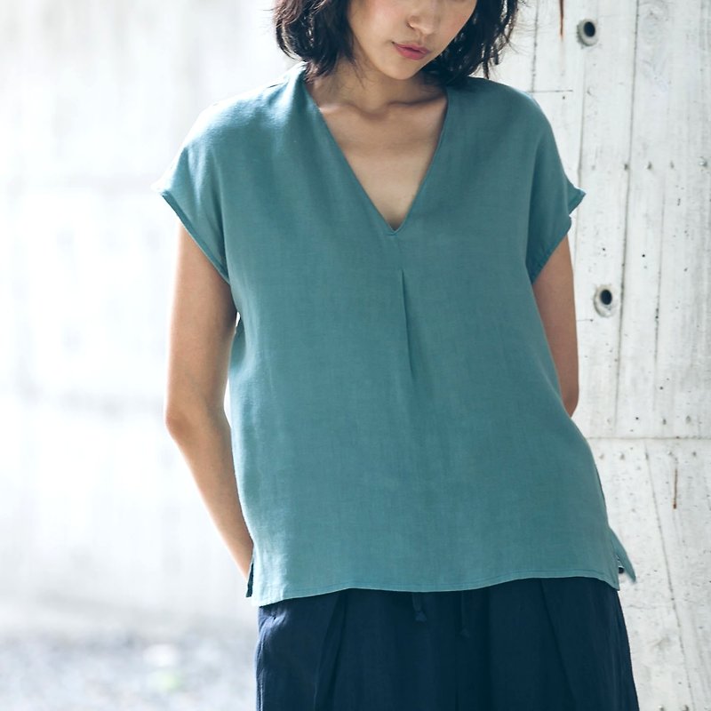 V neck top with inverted pleat -Pastel green - Women's Tops - Cotton & Hemp Green