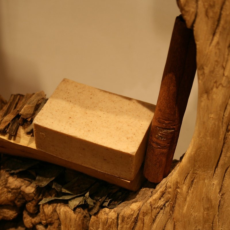 高山皂 Sandalwood & Agarwood Soap - 肥皂/手工皂 - 其他材質 咖啡色