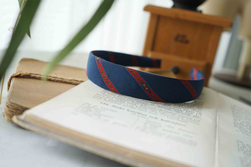 Antique tie transformed into handmade headband-Celine-college style dark blue-Christmas gift-belt headband - ที่คาดผม - ผ้าไหม สีน้ำเงิน