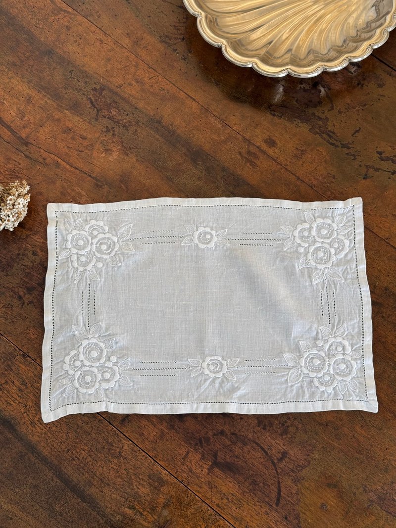 50024-法國古董手工白色刺繡餐墊40x27.5cm - 桌布/桌巾/餐墊 - 棉．麻 