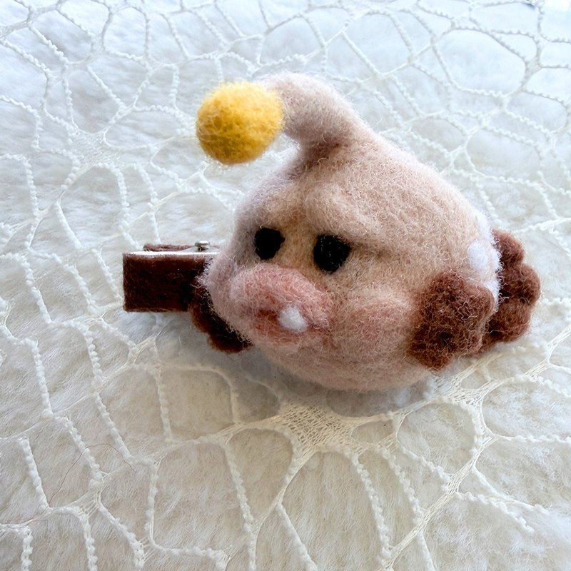 兔包製手工羊毛氈 深海生物 燈籠魚鮟鱇魚髮夾單個 - 髮夾/髮圈 - 羊毛 卡其色