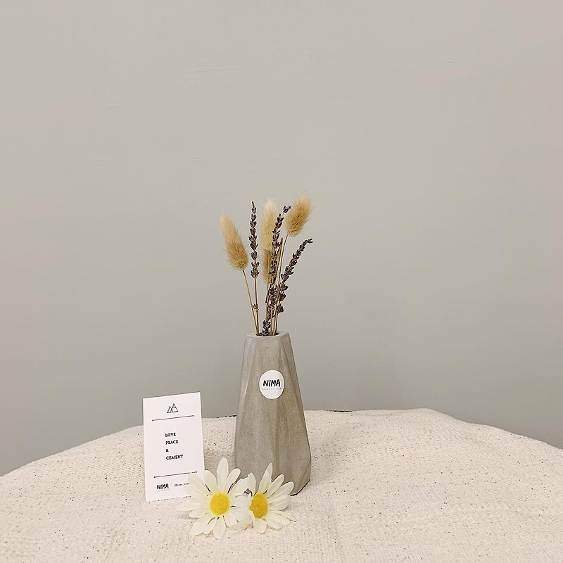 【換季特賣】/獨特/ 幾何水泥花器 可加購乾燥花 - 花瓶/花器 - 水泥 灰色