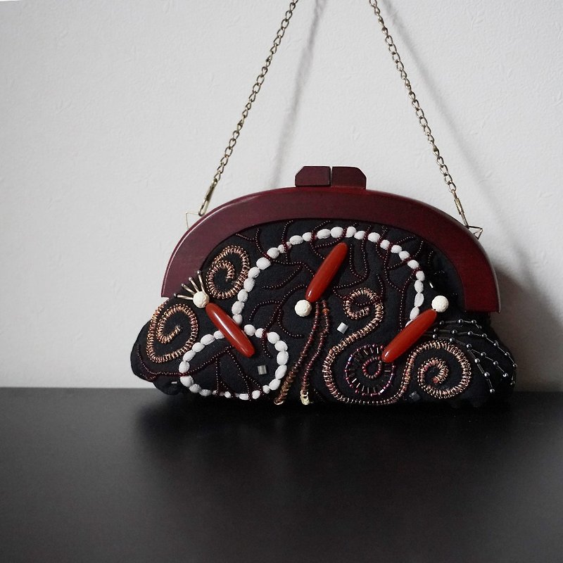 statement purse with wood frame, chain handle bag, black and red bag　2 - กระเป๋าถือ - ผ้าฝ้าย/ผ้าลินิน สีดำ