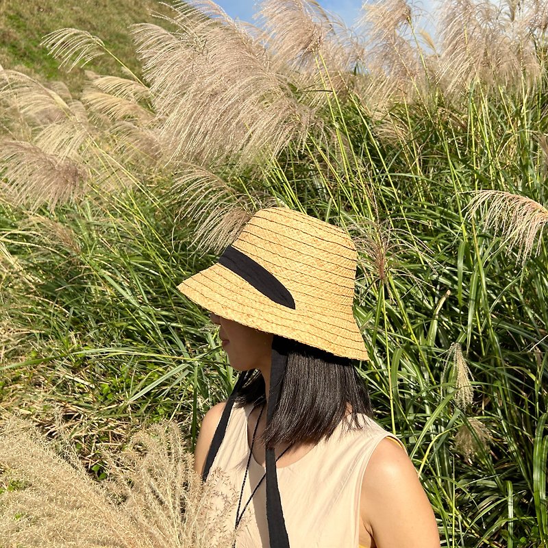 Layers Hat S natural raffia cloche hat - หมวก - พืช/ดอกไม้ สีกากี