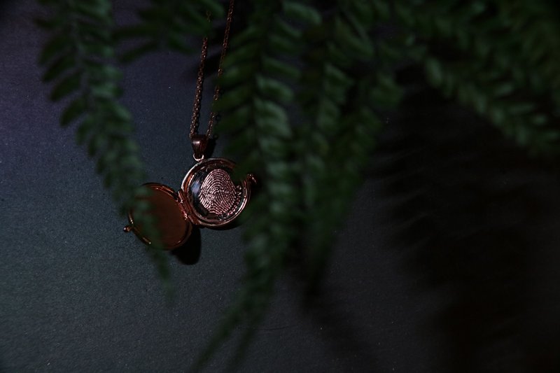 Fingerprint locket - Long Necklaces - Precious Metals 