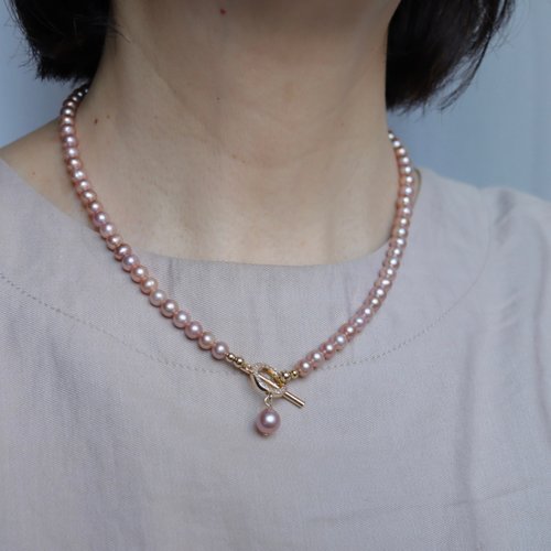 時代を超えたクラシック -パープルのパールネックレス 天然淡水