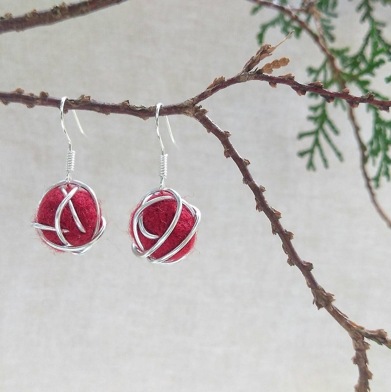 Winding earrings can be changed to Clip-On to make wool felt - Earrings & Clip-ons - Wool Red