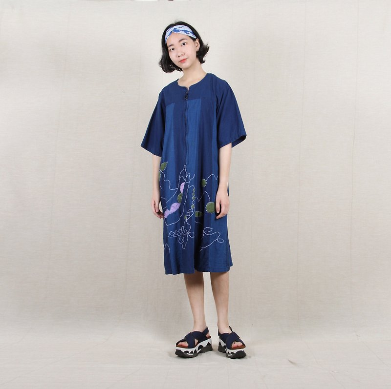 【蛋植物古着】豌豆少女藍染棉質拼布線繡古著洋裝 - 連身裙 - 棉．麻 藍色