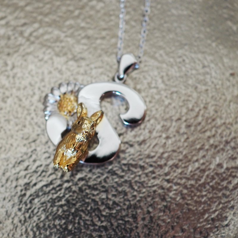 Daisy and Rabbit Initial Pendant S - สร้อยคอ - เงินแท้ สีเงิน