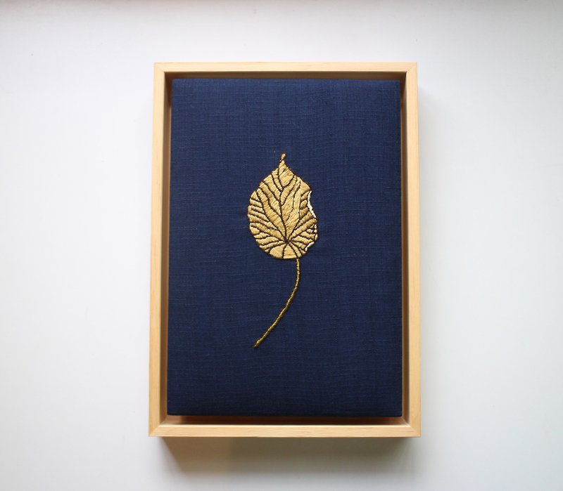 Hand-embroidered paintings / a dead leaf - โปสเตอร์ - งานปัก สีน้ำเงิน