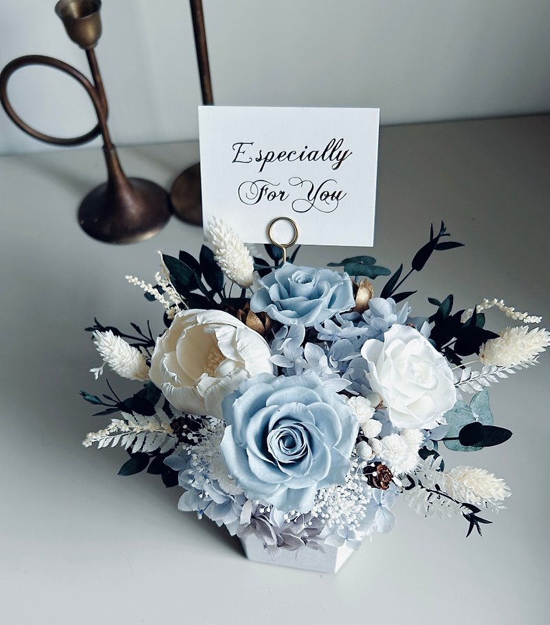 Graduation bouquet for Mother's Day teacher appreciation ceremony, which can be expanded and fragrant. Gray-blue immortal flowers imported from Japan will not wither flowers and Cement flowers. - ช่อดอกไม้แห้ง - พืช/ดอกไม้ สีน้ำเงิน