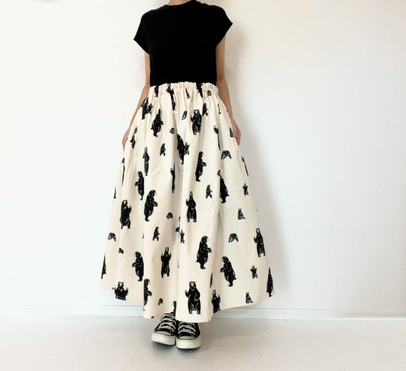 bear print　long skirt　cotton  with pocket　offwhite - Skirts - Cotton & Hemp White