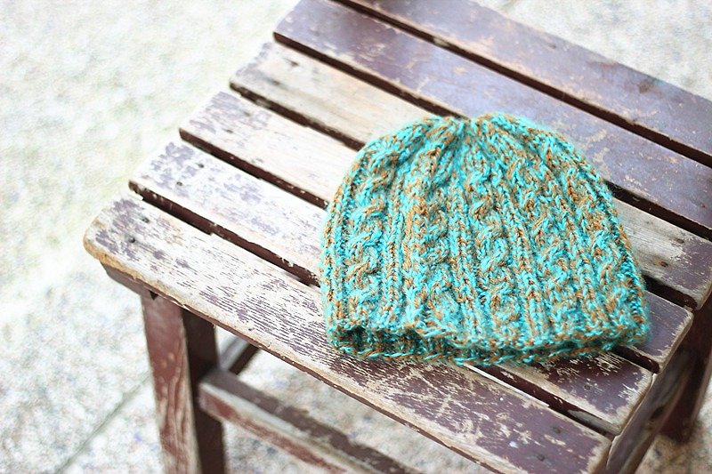 Good Day Handmade] Handmade. Winter hand-knit two-tone twisted knit childrens fur cap / Christmas gift / exchange gifts - หมวก - กระดาษ หลากหลายสี