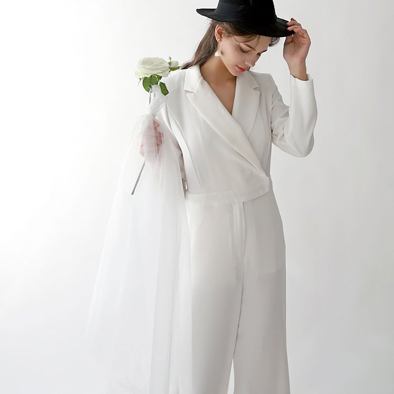 【Sample Sale】BELLA韓國製純白緞面長袖連身褲 婚禮洋裝連身裙 - 禮服/小禮服 - 聚酯纖維 