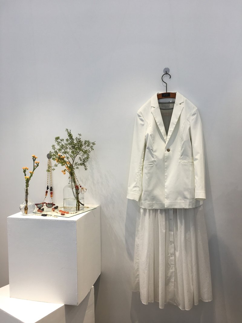 防潑水白色修腰西裝外套 - 女西裝外套 - 聚酯纖維 白色
