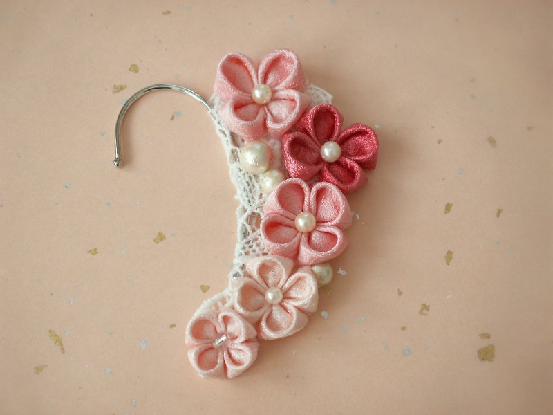 【新作】つまみ細工　古布で作ったイヤーフック・ピンク - 耳環/耳夾 - 絲．絹 粉紅色