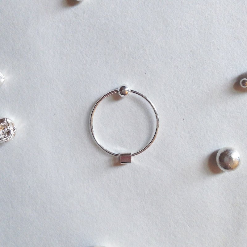 極簡主義 .圓  小方形 .925純銀耳環 單只販售 - 耳環/耳夾 - 其他金屬 灰色