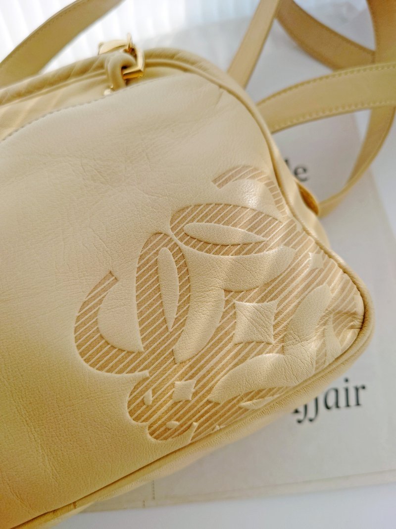 中古包 Loewe 奶油 鏈條包托特包單肩包肩背包單肩袋側背包通勤包 - 側背包/斜孭袋 - 真皮 卡其色