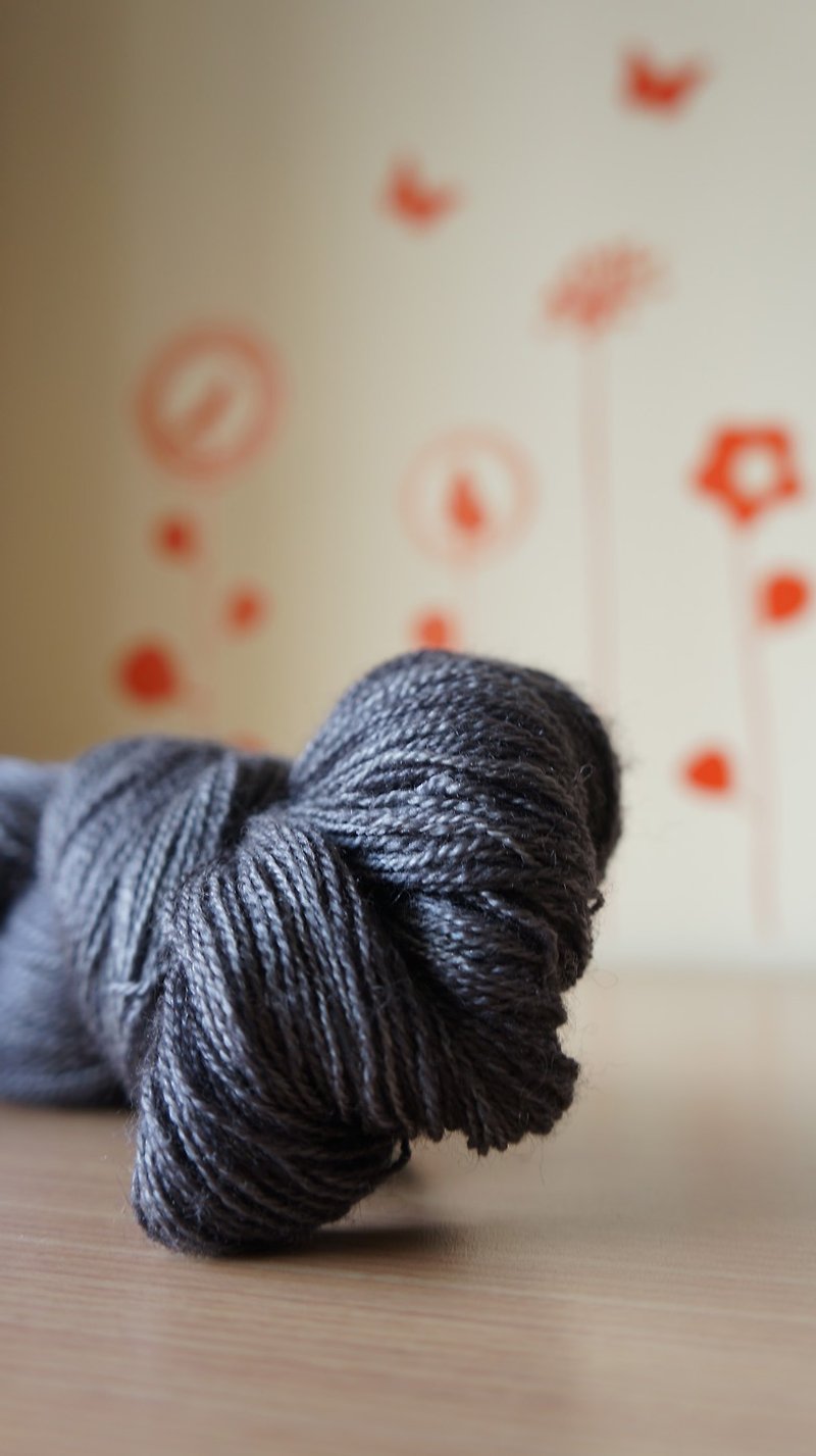 手染めのレース糸。ペンシル(BFL/シルク/8020) - 編み物/刺繍/羊毛フェルト/裁縫 - ウール 
