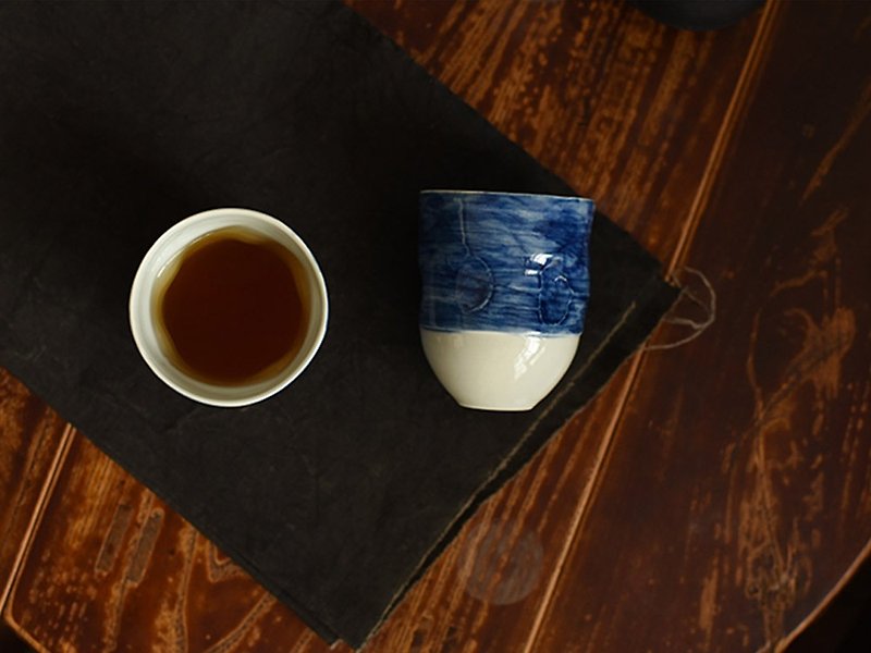 Staff hand made water cup hand-painted blue and white color cup warm hand cup tea cup coffee cup - แก้ว - เครื่องลายคราม 