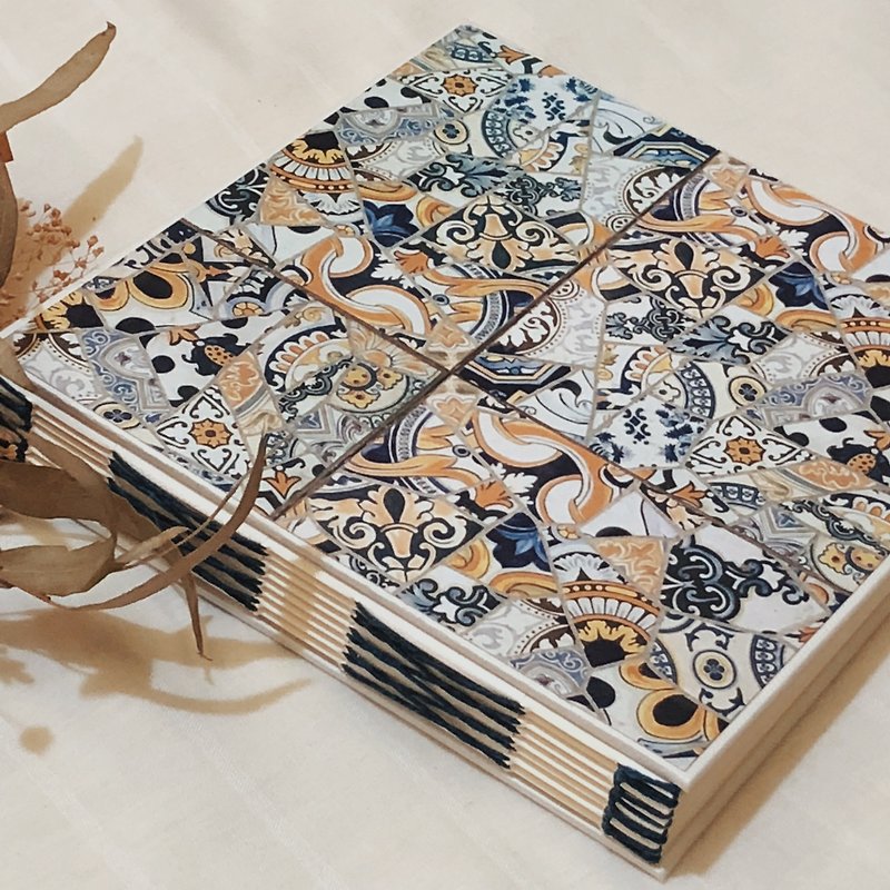 Crocodile Miss Split Tile French Handmade Book - สมุดบันทึก/สมุดปฏิทิน - กระดาษ 