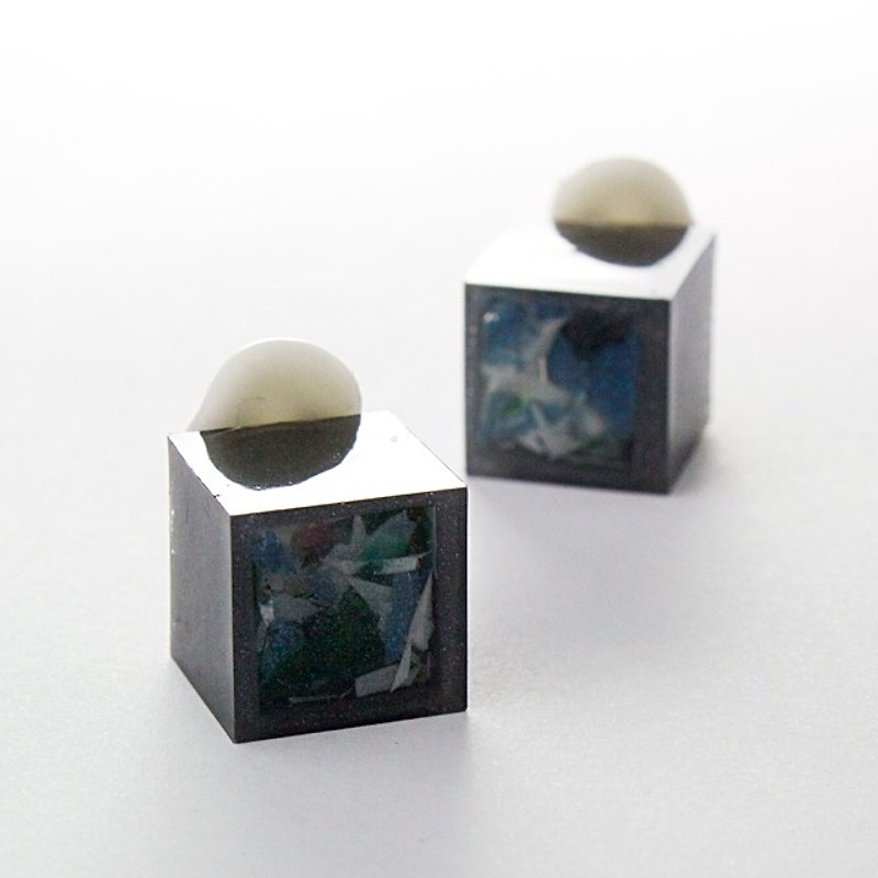 其他材質 耳環/耳夾 黑色 - Cube earrings (crevasses)