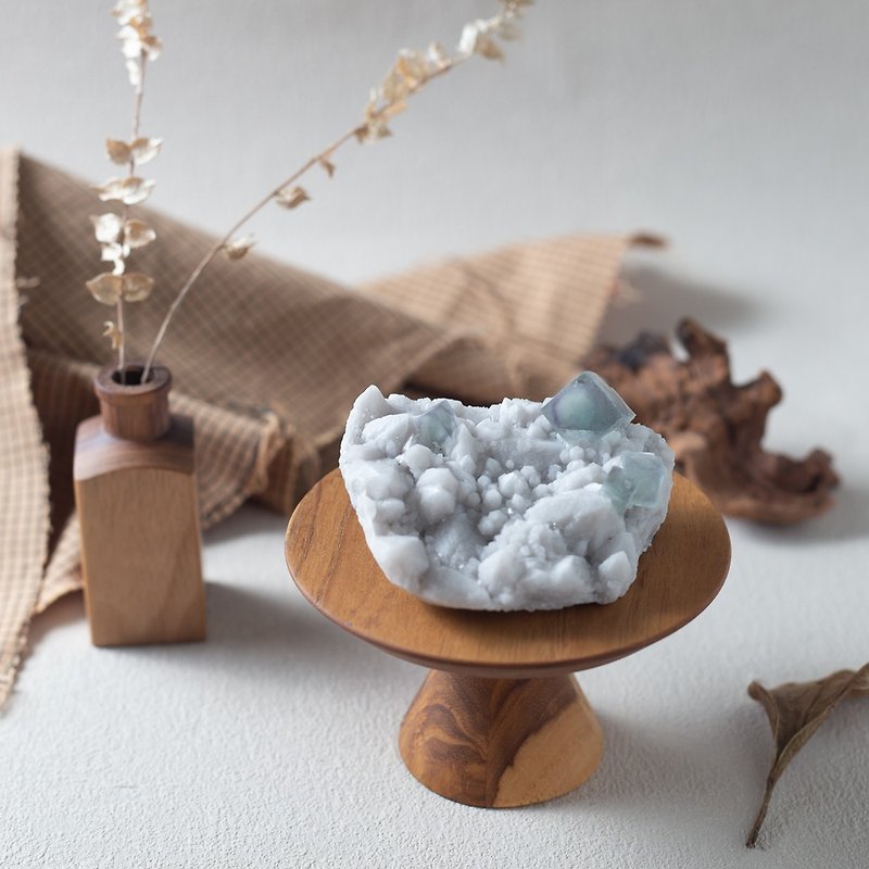 Ice and Snow Garden-Green Stone Crystal Symbiosis Raw Ore - Items for Display - Crystal White