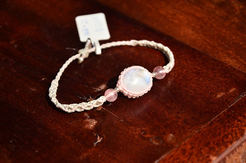 Moonstone Jewelry Macrame Bracelet - สร้อยข้อมือ - เครื่องเพชรพลอย สึชมพู
