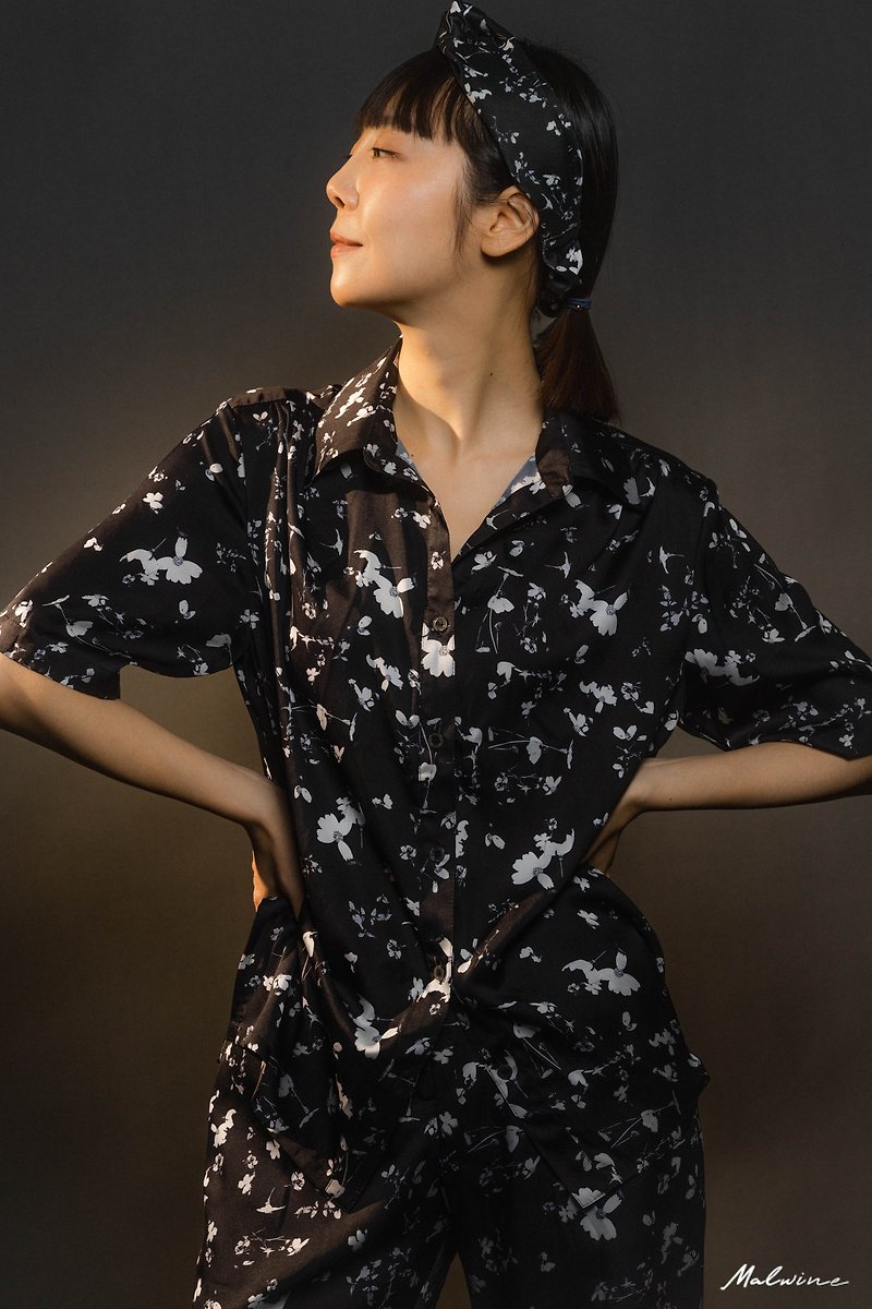 Malwine Xianfengcao black unisex short-sleeved shirt M - Women's Shirts - Polyester Black