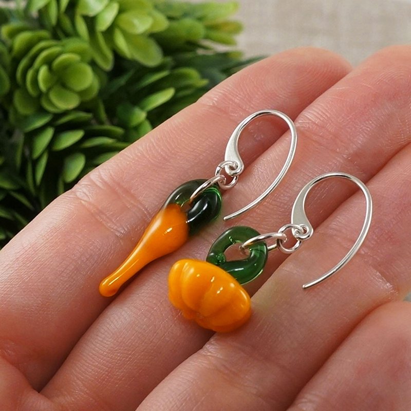 Orange Green Pumpkin Pepper Lampwork Murano Glass Asymmetric Earrings Jewelry - 耳環/耳夾 - 玻璃 橘色