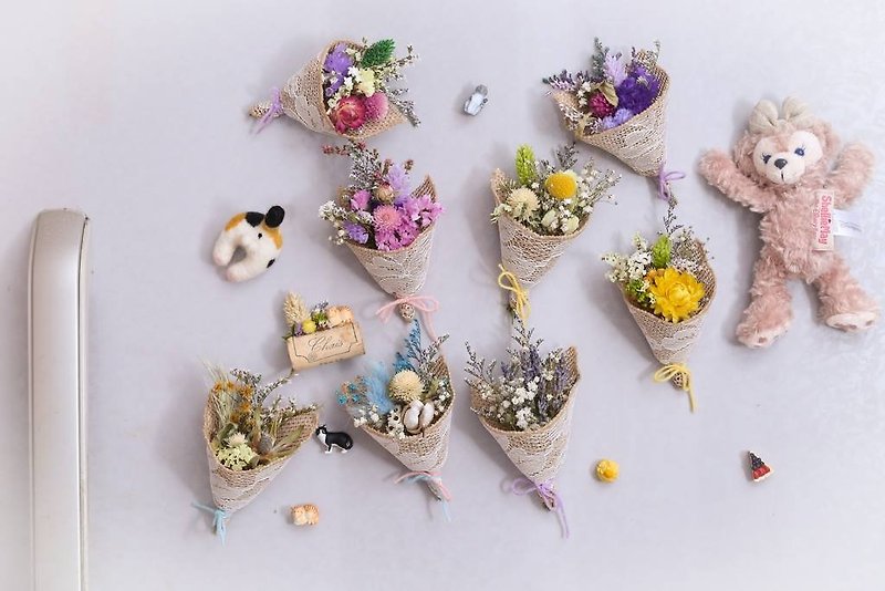 "Three hand-made floral cat" cute dried flower bouquet magnet section - ของวางตกแต่ง - พืช/ดอกไม้ หลากหลายสี