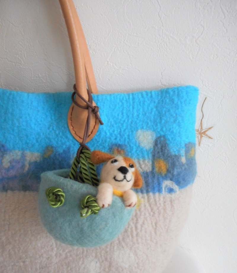 Dog bag charm into a round bag - ที่ห้อยกุญแจ - ขนแกะ สีเขียว