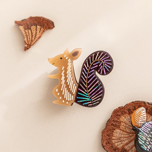 MIZI Art, mother-of-pearl crafts by Korean artist Tiny Little Squirrel, Mother-of-pearl Brooch