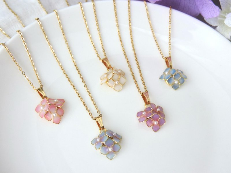 Choose from small hydrangea necklaces Hydrangea - สร้อยคอ - เรซิน สีม่วง