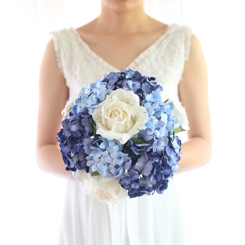 MB112 : ช่อดอกไม้เจ้าสาว สำหรับถือในงานแต่งงาน ในโทนสีน้ำเงิน - งานไม้/ไม้ไผ่/ตัดกระดาษ - กระดาษ สีน้ำเงิน