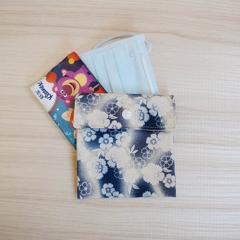 Mask/tissue/cotton/headphone storage bag_gradient cherry blossom - Toiletry Bags & Pouches - Cotton & Hemp Blue