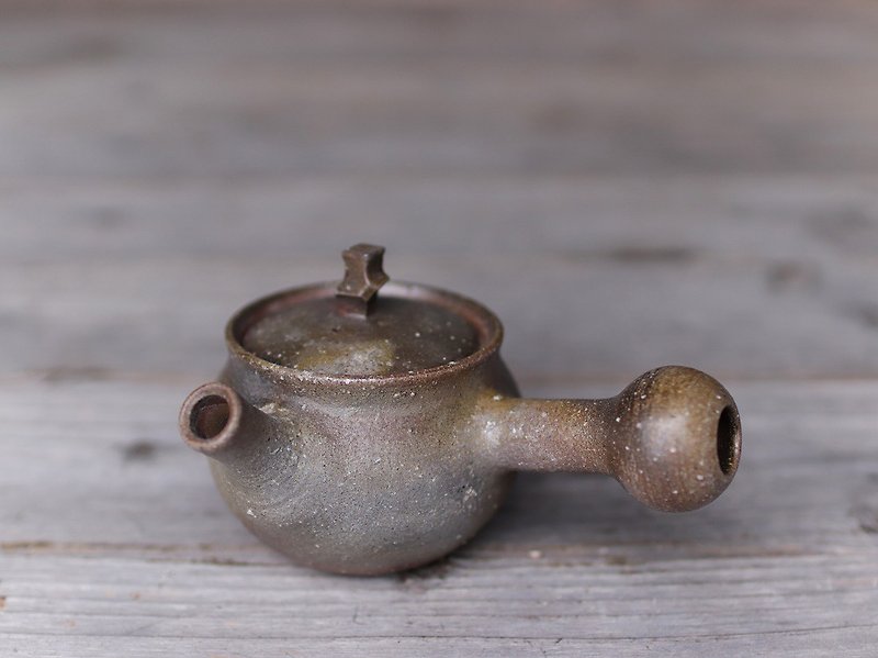 Bizen teapot · small (with paulownia box) k2-010 - แก้วมัค/แก้วกาแฟ - ดินเผา สีนำ้ตาล