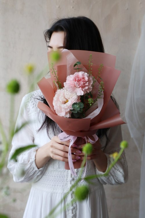 Resana Flower 芮妠花藝 粉康乃馨 桔梗 小品鮮花束 2025母親節
