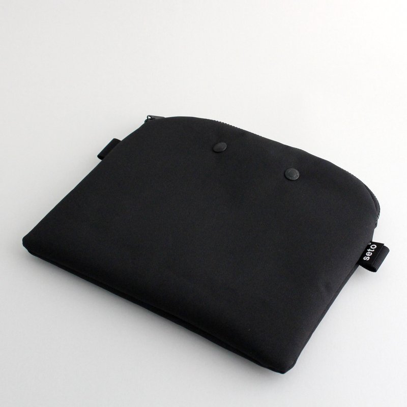 seto / creature bag / iPad case / Bag in bag / Case A5 / Black - กระเป๋าเครื่องสำอาง - เส้นใยสังเคราะห์ สีดำ