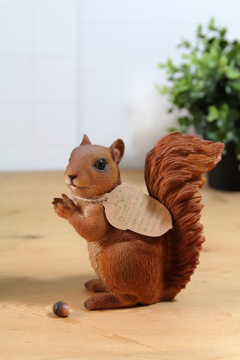SUSS-Japan Magnets Real Animal Series Super Cute Squirrel Eating Fruit Bank - Spot - อื่นๆ - วัสดุอื่นๆ สีนำ้ตาล